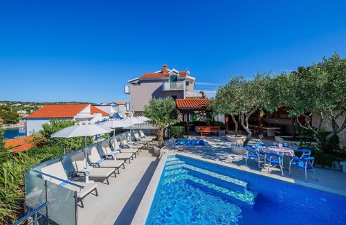 Razanj House | Holiday house Ražanj for 1 - 18 persons with 9 bedrooms - Row house