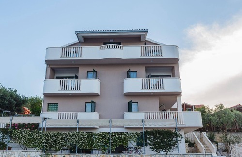 Razanj House | Holiday house Ražanj for 1 - 18 persons with 9 bedrooms - Row house
