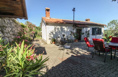 Labin House | Holiday house Roža * large garden, sun terrace, BBQ, free WiFi