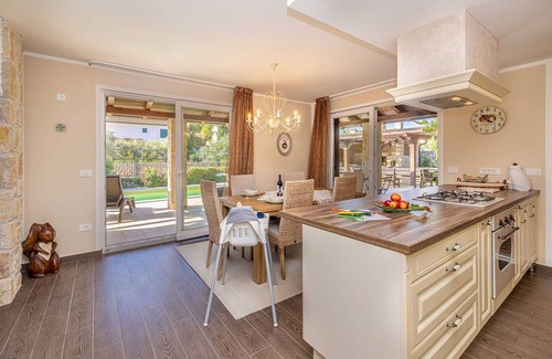 Porat Villa | Holiday house SEASCAPE I with heated pool and spacious garden