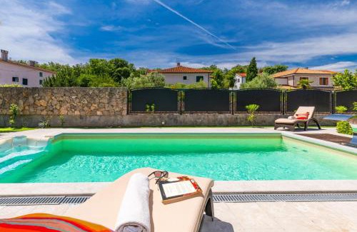 Porat House | Holiday house SEASCAPE I with private pool and spacious garden