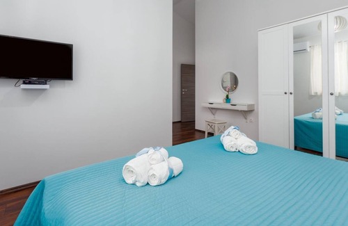 Smoljanci House | Holiday house Smoljanci for 1 - 8 persons with 3 bedrooms - Holiday home