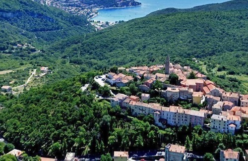 Susnjevica House | Holiday house Susnjevica for 1 - 8 persons with 3 bedrooms - Row house