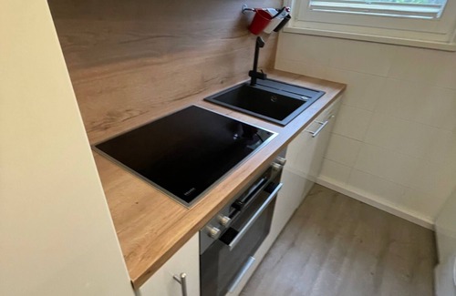 Damp House | Holiday house with fireplace, near the beach, dogs welcome