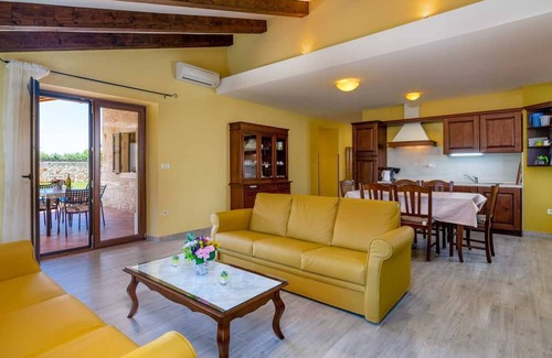Farini Villa | Holiday house with 3 bedrooms, open outdoor kitchen and swimming pool