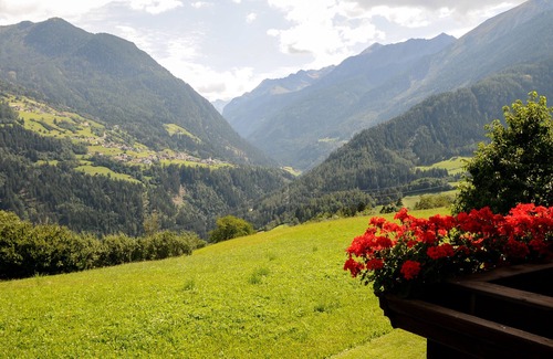 Wenns House | Holiday house with stunning views of the Pitztal mountains