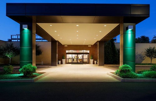 South Charleston Hotel | Holiday Inn and Suites Charleston West, an IHG Hotel