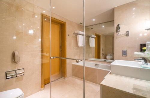 Bang Rak Hotel | Holiday Inn Bangkok Silom by IHG