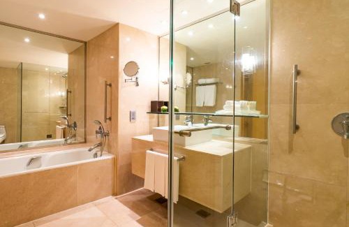 Bang Rak Hotel | Holiday Inn Bangkok Silom by IHG