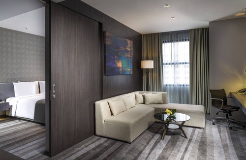 Bangkok Central Business District Hotel | Holiday Inn Bangkok Sukhumvit by IHG