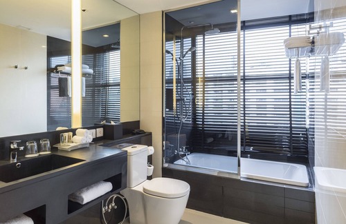 Bangkok Central Business District Hotel | Holiday Inn Bangkok Sukhumvit by IHG