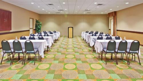 Bloomington Hotel | Holiday Inn Bloomington-University Area by IHG
