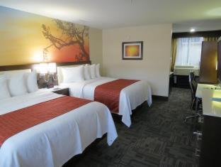 Brookfield Hotel | Holiday Inn Brookfield - Milwaukee by IHG
