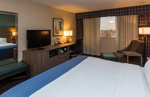 Downtown Des Moines Hotel | Holiday Inn Downtown - Mercy Area by IHG