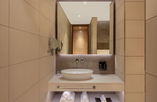 Business Bay Hotel | Holiday Inn Dubai Business Bay by IHG