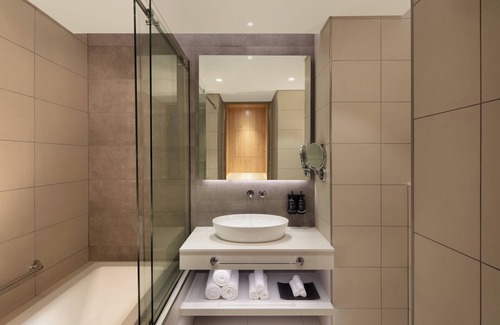 Business Bay Hotel | Holiday Inn Dubai Business Bay by IHG