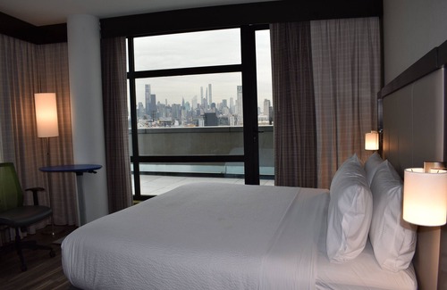 Blissville Hotel | Holiday Inn Express Long Island City E New York by IHG