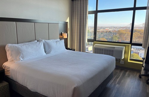 Blissville Hotel | Holiday Inn Express Long Island City E New York by IHG