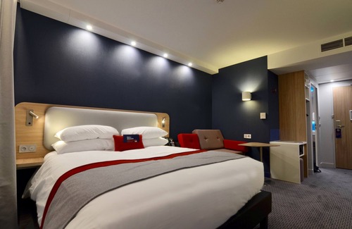 Roissy-en-France Hotel | Holiday Inn Express Paris - CDG Airport by IHG