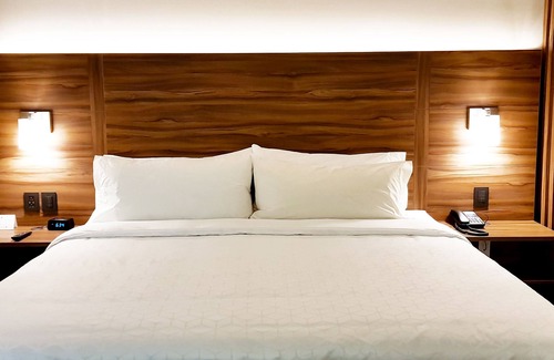 Downtown Hotel | Holiday Inn Express & Suites Playa Del Carmen by IHG