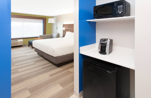 Sterling Heights Hotel | Holiday Inn Express and Suites Detroit/Sterling Heights by IHG