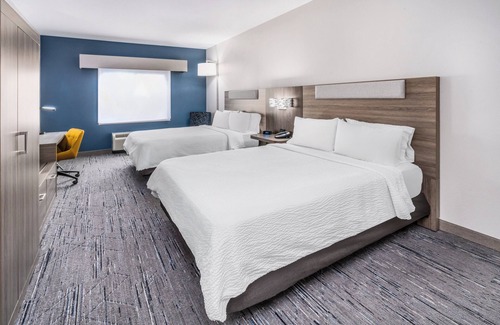 Colorado Springs Hotel | Holiday Inn Express & Suites Colorado Springs First & Main by IHG
