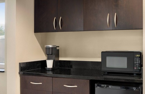 Colorado Springs Hotel | Holiday Inn Express & Suites Colorado Springs Central by IHG