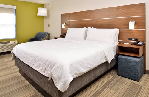 North Kansas City Hotel | Holiday Inn Express & Suites North Kansas City by IHG