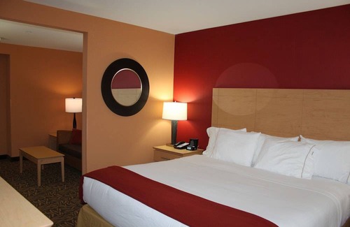 Cortland Hotel | Holiday Inn Express - Cortland, an IHG Hotel
