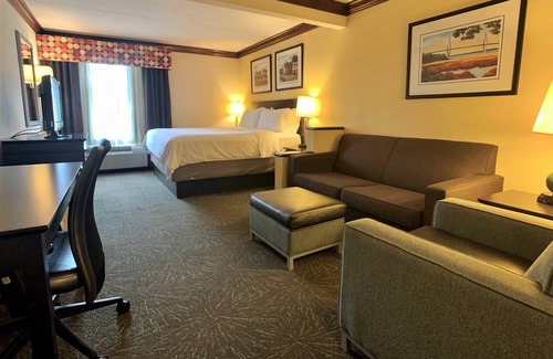North Charleston Hotel | Holiday Inn Express & Suites Charleston-Ashley Phosphate by IHG