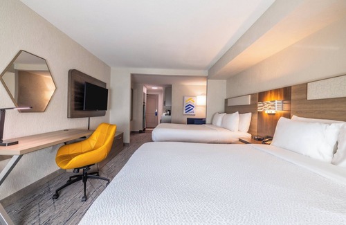 Waldron Hotel | Holiday Inn Express and Suites Kansas City Airport by IHG