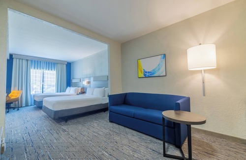 Waldron Hotel | Holiday Inn Express and Suites Kansas City Airport by IHG