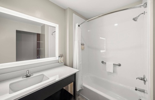 Woodfin Hotel | Holiday Inn Express Asheville Woodfin by IHG