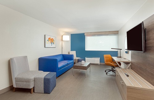 College Park Hotel | Holiday Inn Express Atlanta Airport - North by IHG