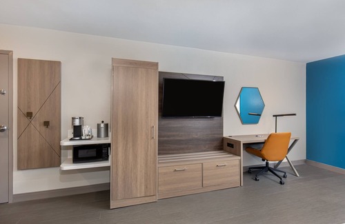 College Park Hotel | Holiday Inn Express Atlanta Airport - North by IHG