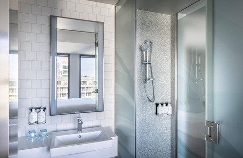 Auckland Central Business District Hotel | Holiday Inn Express Auckland City Centre by IHG