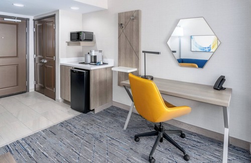 Casper Hotel | Holiday Inn Express Casper-Interstate 25 by IHG