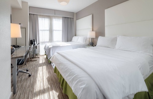 Near North Side Hotel | Holiday Inn Express Chicago - Magnificent Mile by IHG