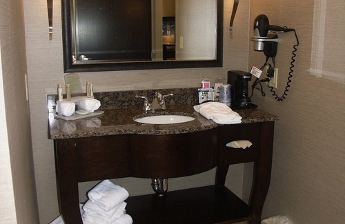Cleveland Hotel | Holiday Inn Express Cleveland Northwest by IHG