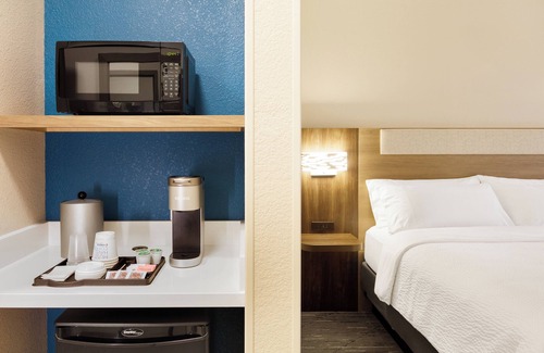 Dallas Hotel | Holiday Inn Express Dallas Medical-Market Center by IHG