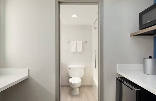 Dallas Hotel | Holiday Inn Express Dallas Medical-Market Center by IHG