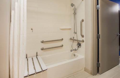 Terry Sanford Hotel | Holiday Inn Express Fayetteville – Fort Bragg by IHG