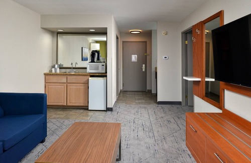 Farmington Hotel | Holiday Inn Express Farmington - Bloomfield by IHG