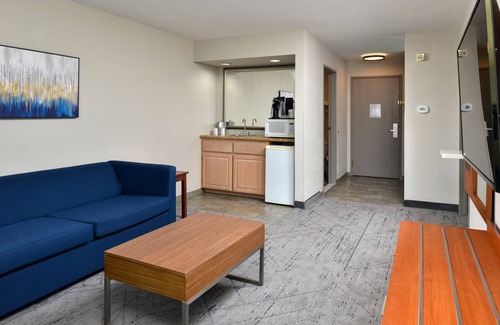 Farmington Hotel | Holiday Inn Express Farmington - Bloomfield by IHG