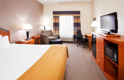 Forest City Hotel | Holiday Inn Express Forest City by IHG