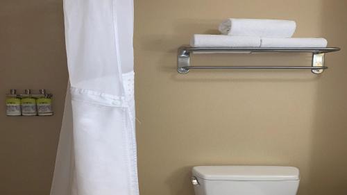 Herndon Hotel | Holiday Inn Express Fresno Northwest - Herndon by IHG