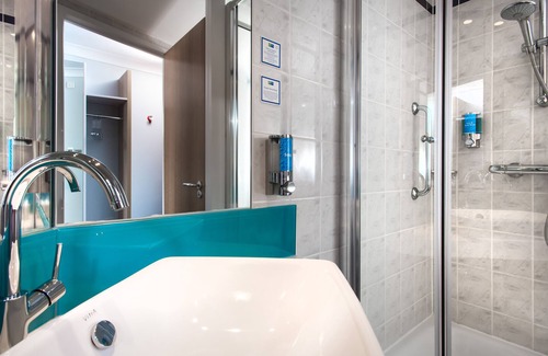 Paisley Hotel | Holiday Inn Express Glasgow Airport by IHG