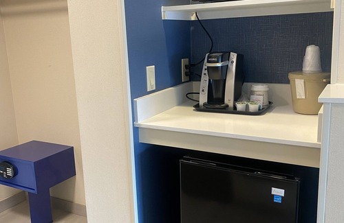 Hermosa Beach Hotel | Holiday Inn Express Hotel & Suites Hermosa Beach by IHG