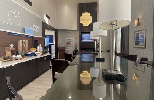 Hermosa Beach Hotel | Holiday Inn Express Hotel & Suites Hermosa Beach by IHG