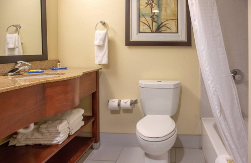 Mechanicsburg Hotel | Holiday Inn Express Harrisburg SW - Mechanicsburg by IHG
